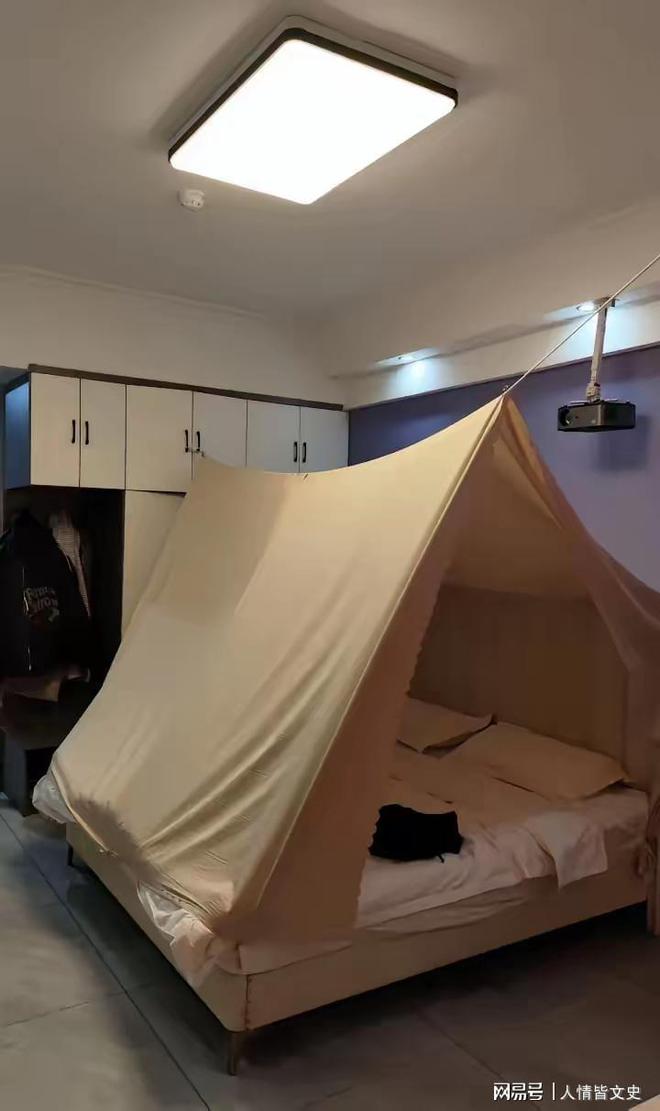 和男朋友出来住酒店为了防止偷拍他想出了这个妙招简单实用(图1)