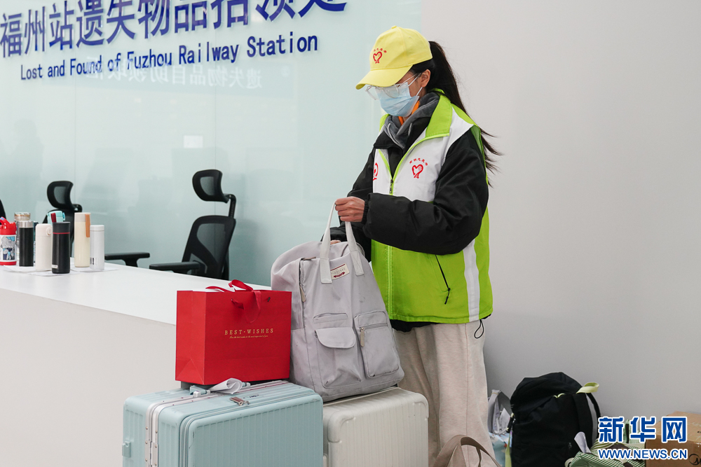 新春走基层｜火车站为遗失物品建智能仓库 最快30秒取出-新华网