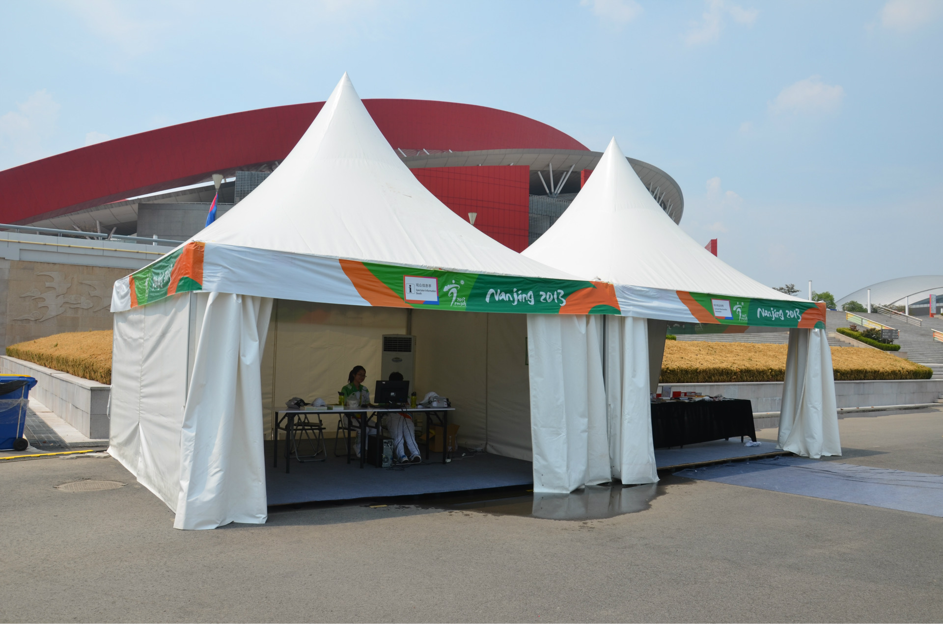 RTX 50系列显卡开售在即美国多处零售点前客户搭帐篷排队(图1)