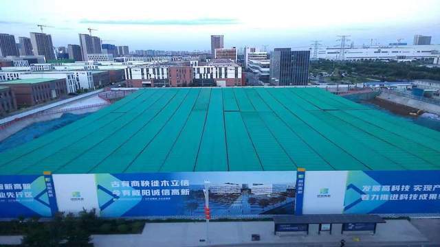 防尘天幕系统：绿色施工新标杆破解建筑扬尘治理难题的科技利器(图1)