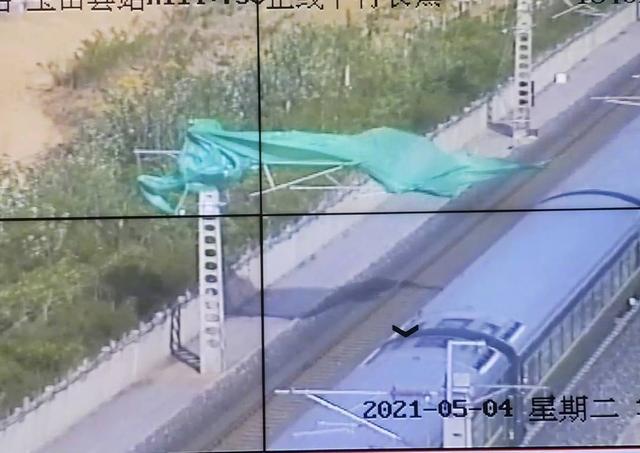 又见风筝挂接触网逼停高铁 铁路沿线安全环境如何维护？｜封面深镜(图2)