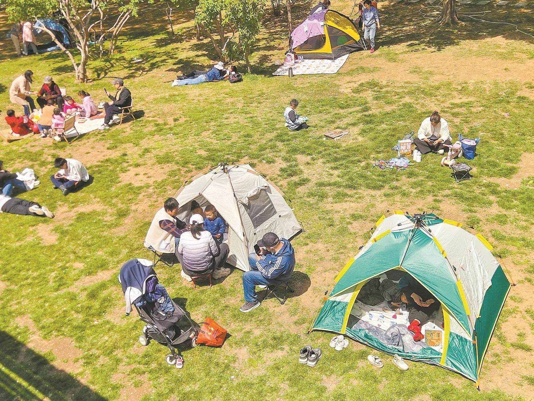 广州户外消费井喷 防晒衣成热门单品(图1)