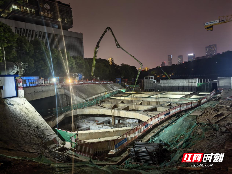 视频丨情节严重责令整改！长沙开展夜间建筑工地扬尘污染联合执法检查