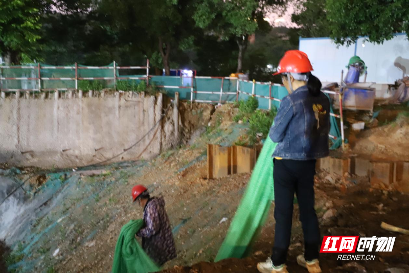 视频丨情节严重责令整改！长沙开展夜间建筑工地扬尘污染联合执法检查(图3)