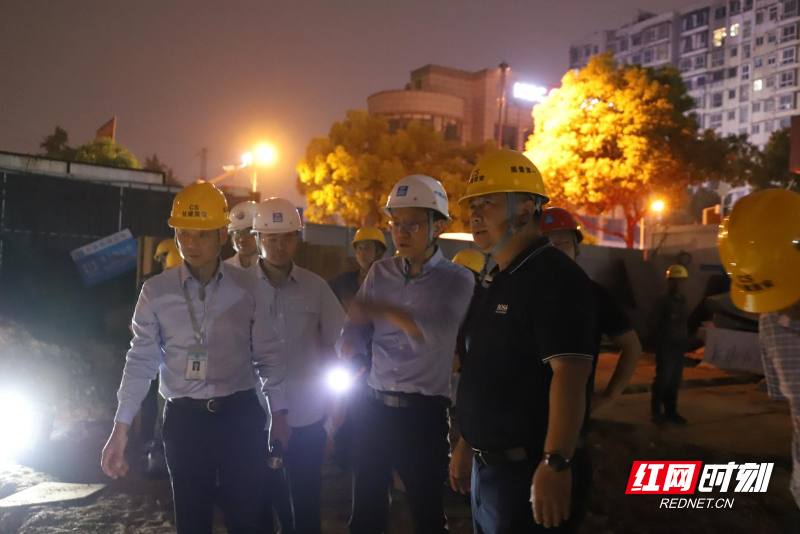 视频丨情节严重责令整改！长沙开展夜间建筑工地扬尘污染联合执法检查(图4)