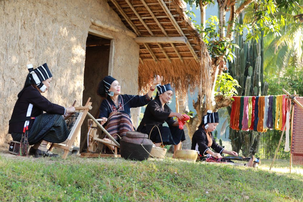 乐虎国际股份有限公司海南白查村：舟影倒扣黎韵悠长央媒看海南(图3)