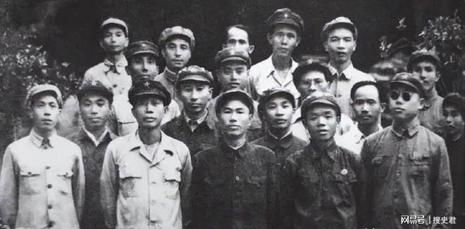 55年大授衔闻名全国的琼崖纵队3名总队长都被授予什么军衔？(图3)