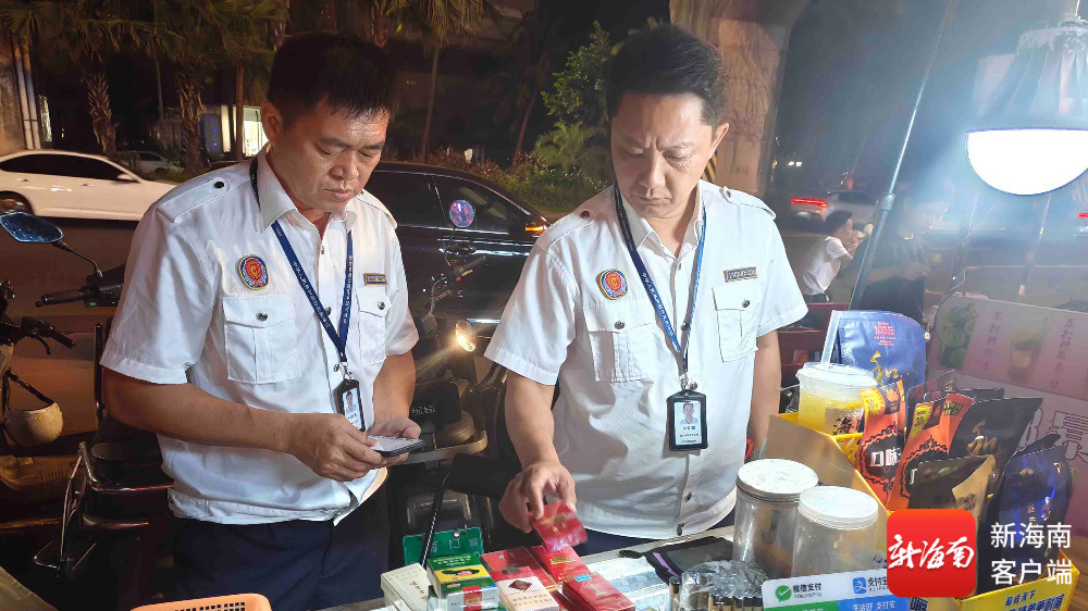 lehu国际乐虎官网烟贩见有检查抬起柜子就跑海口多部门深夜开展假烟“回头看”整治行动天天315(图3)